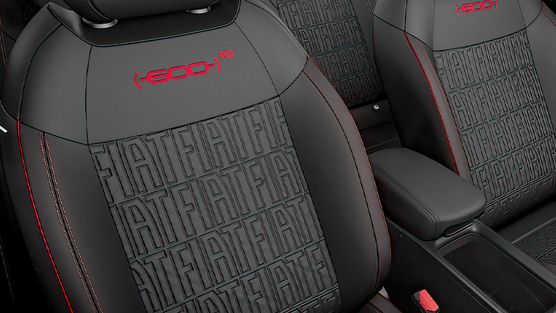 Nærbilde av Fiat 600e Red seter