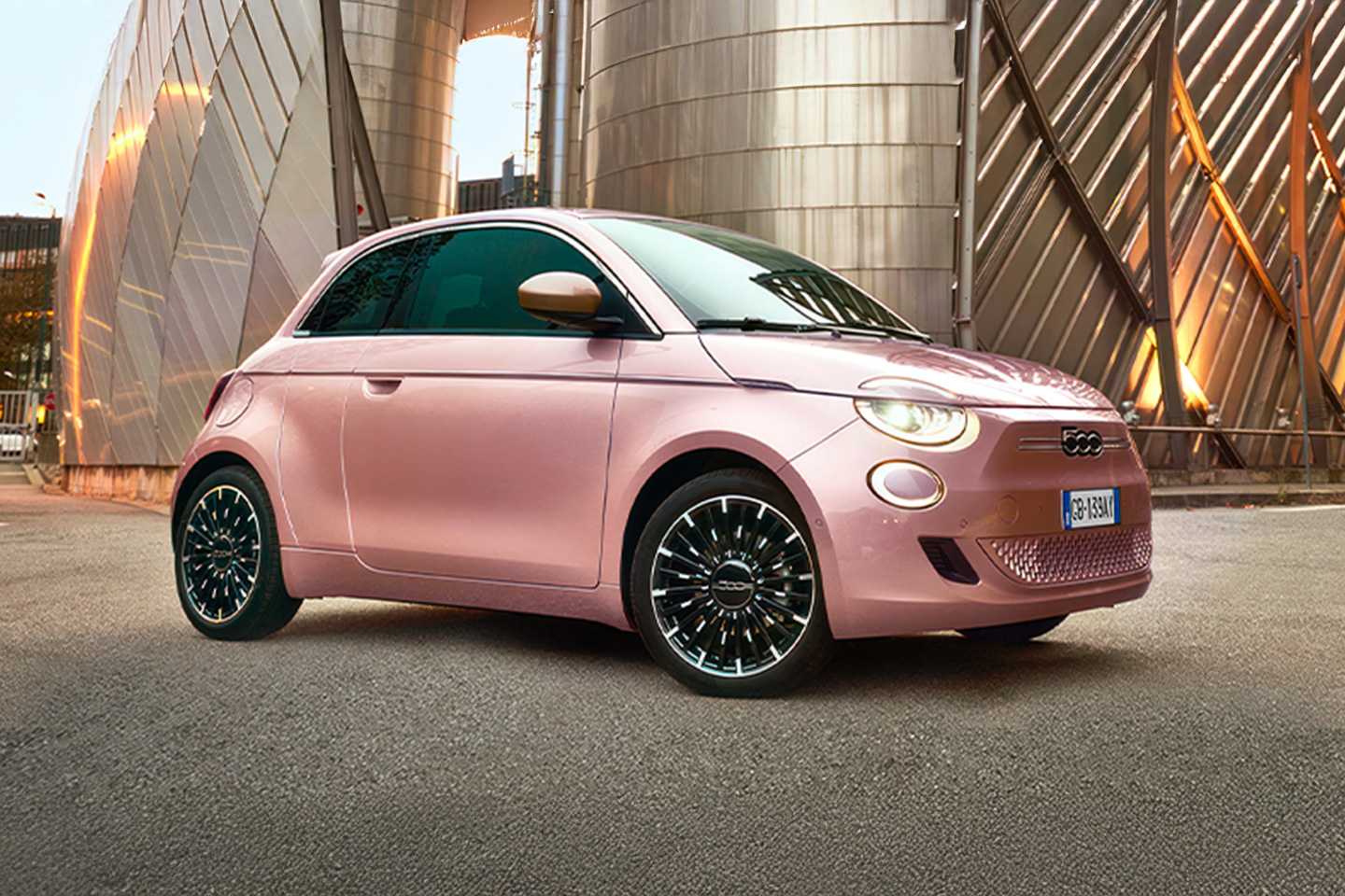 Nye Fiat 500e, sett fra siden