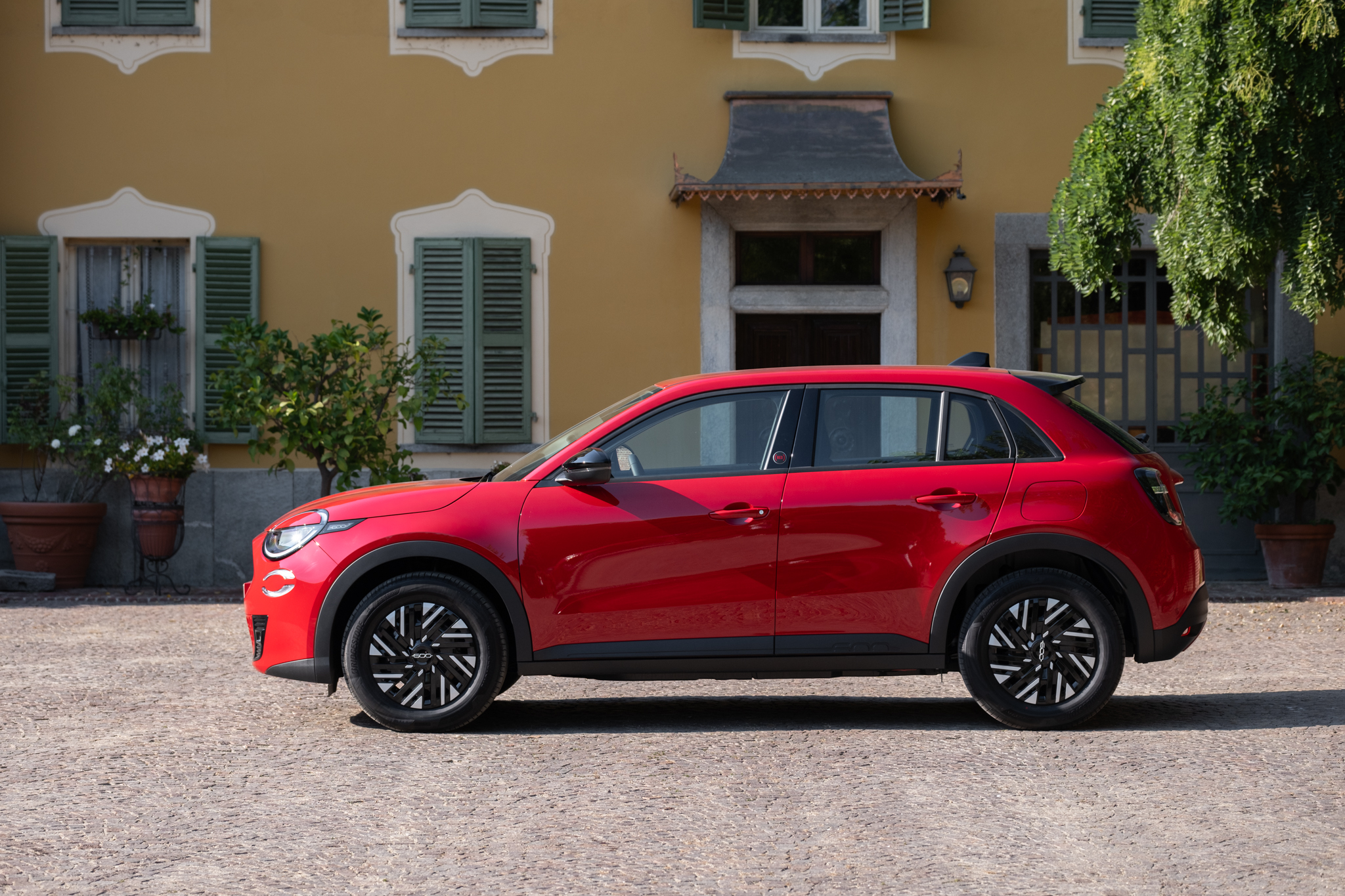 Fiat 600e Red sett fra siden